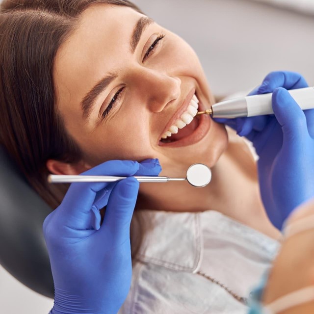 Somos referentes en odontología general en A Coruña